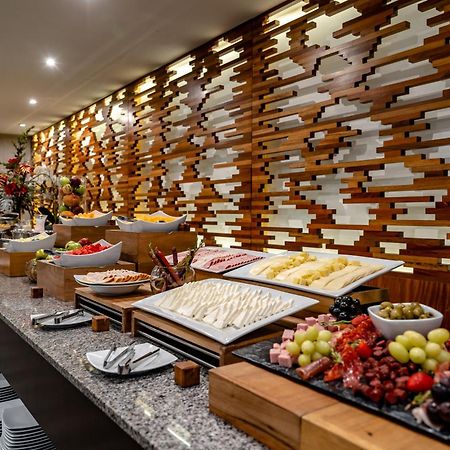 Jose Antonio Deluxe Hotel Лима Екстериор снимка