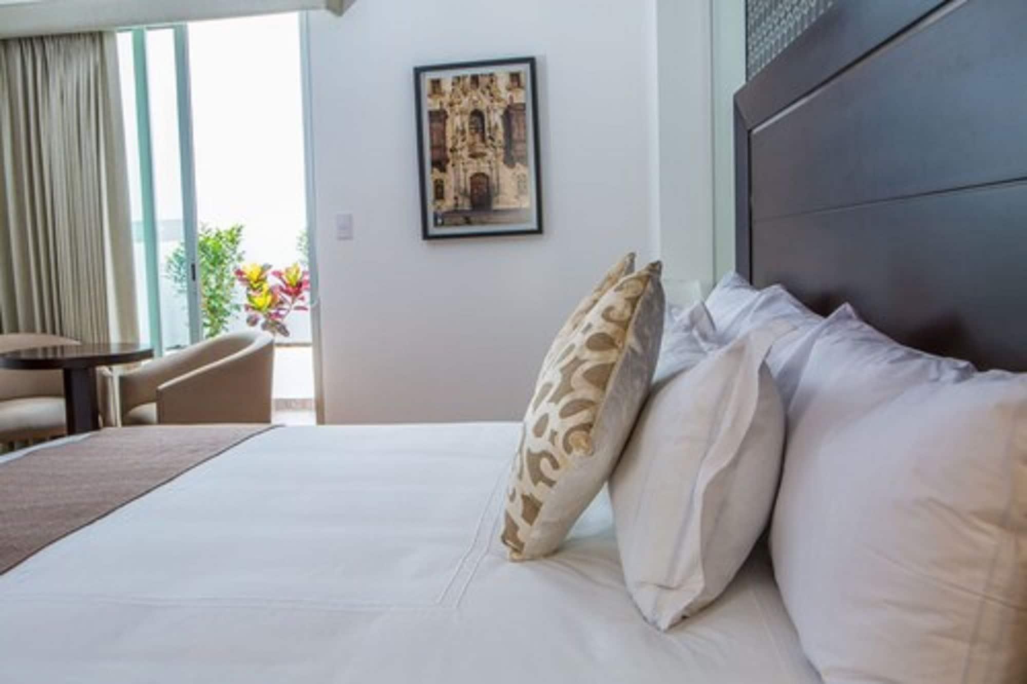 Jose Antonio Deluxe Hotel Лима Екстериор снимка