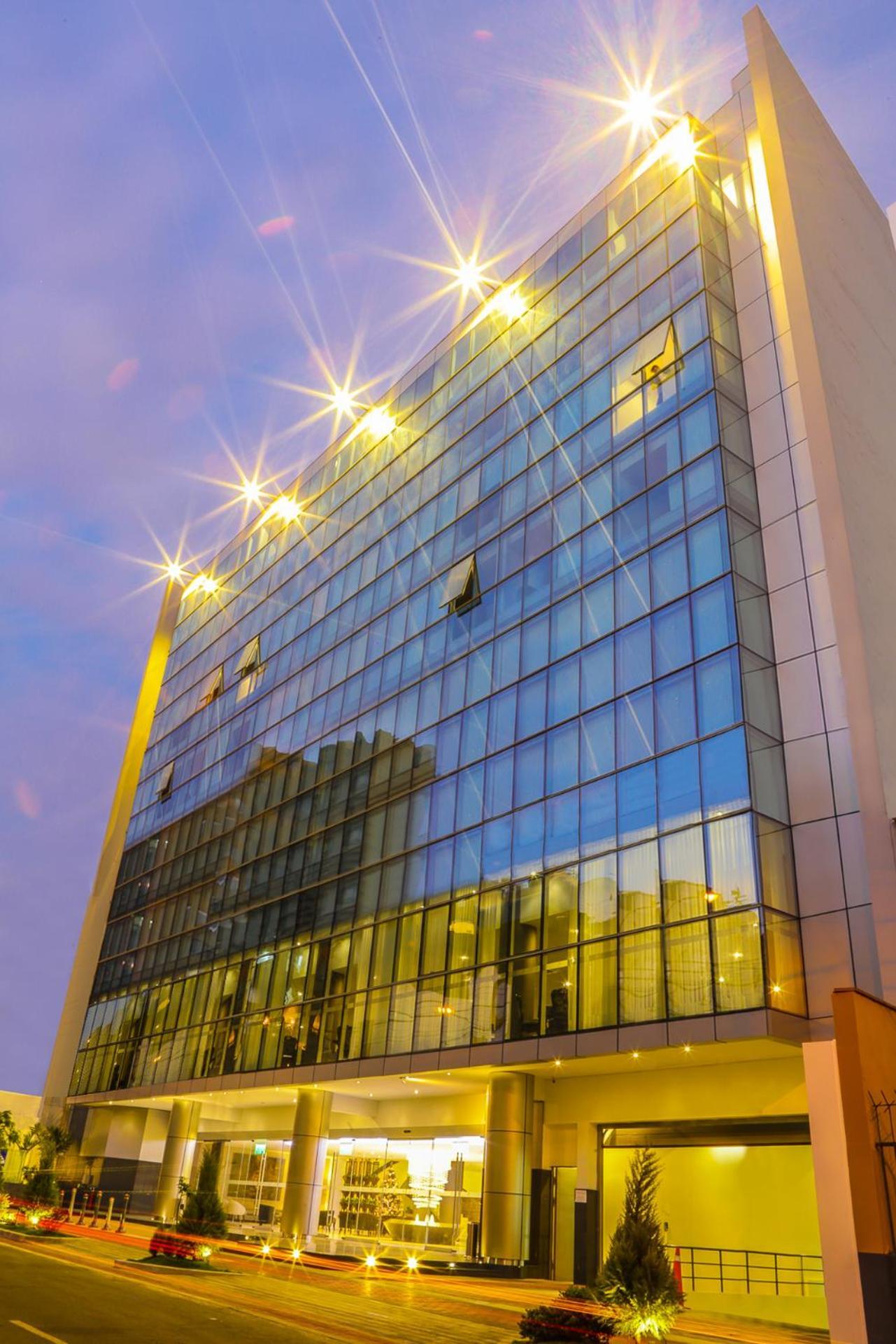 Jose Antonio Deluxe Hotel Лима Екстериор снимка